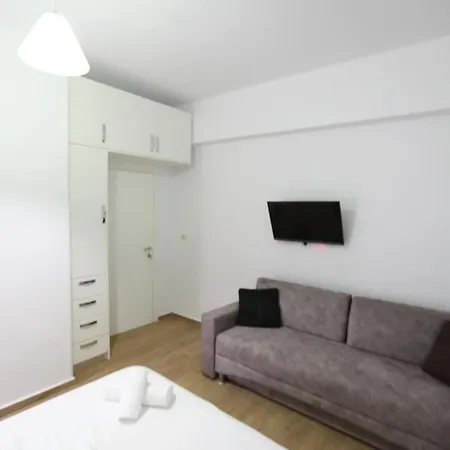 Elmazi Fa & Fe Apartment